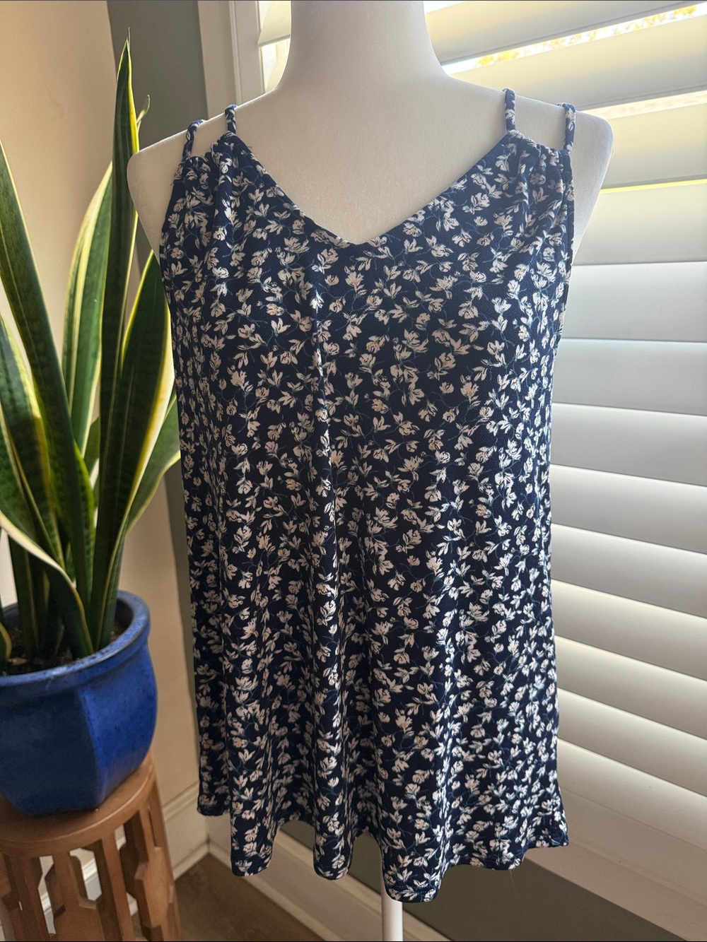NWT Kaileigh Navy Floral Spaghetti Strap Tank - StitchFix 💙